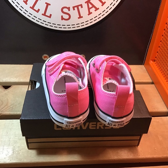 Converse Chuck Taylor Toddler 2V Low Top in Pink - Picture 3 of 5